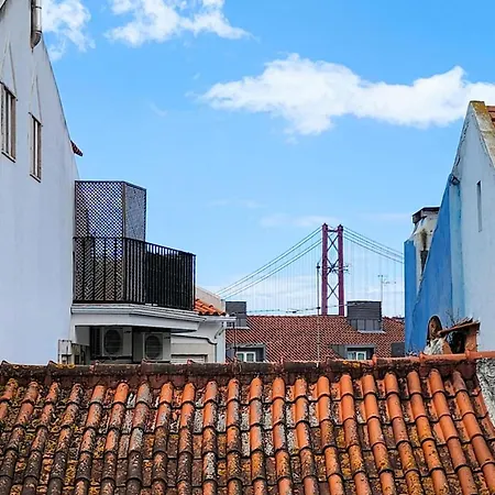 Near The Tagus River - Estrela Lisbon